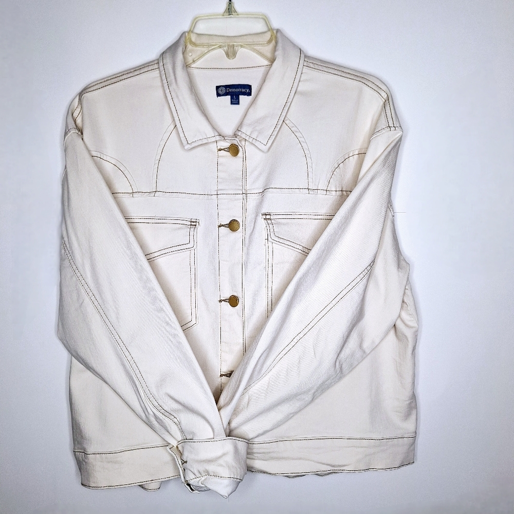 Democracy brand "Denim in Winter White" Trucker jean jacket size large.